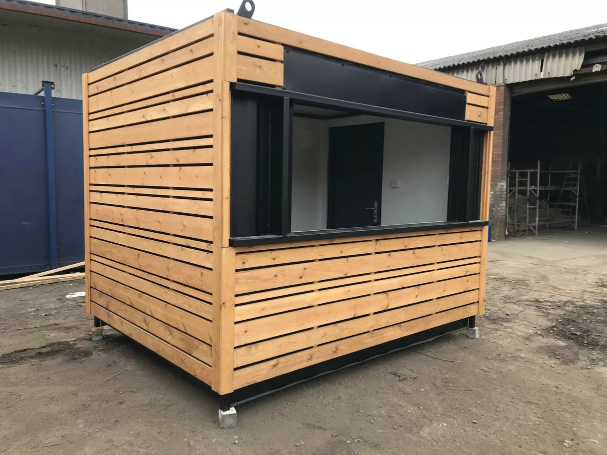 Chiosco Bar Modulare in Legno da 10' – Compatto ed Elegante