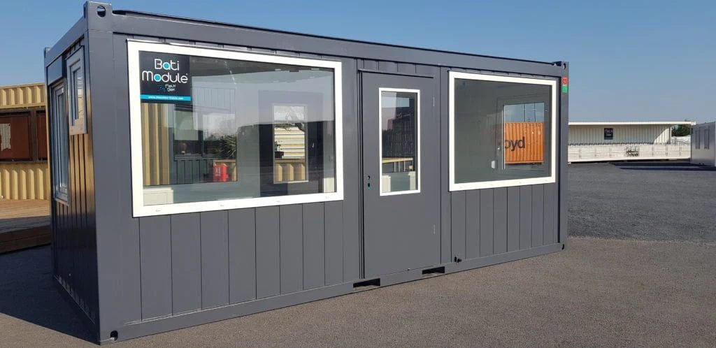Container Ufficio Coibentato con Parte Anteriore in Vetro da 20' – design moderno e certificato