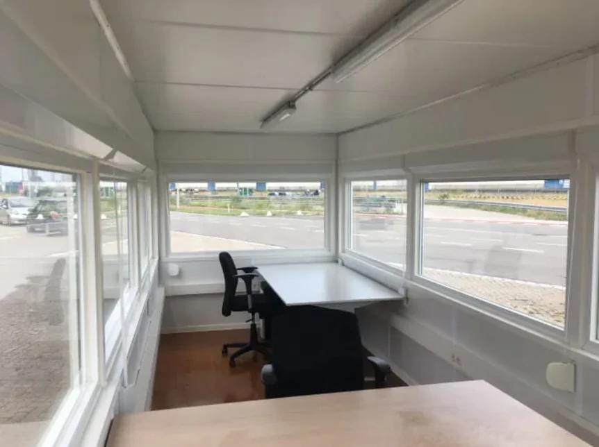 Container Ufficio Panoramico da 20’ – Modulo Efficiente di Sorveglianza e Controllo