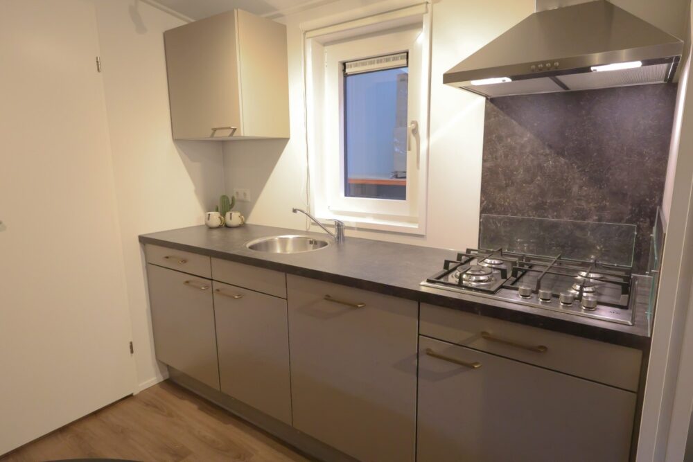 Limited CL Lessenaar 1100-3 – Casa Mobile Moderna con Design Lineare e Spazioso
