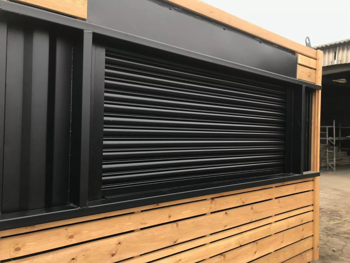 Chiosco Bar Modulare in Legno da 10' – Compatto ed Elegante