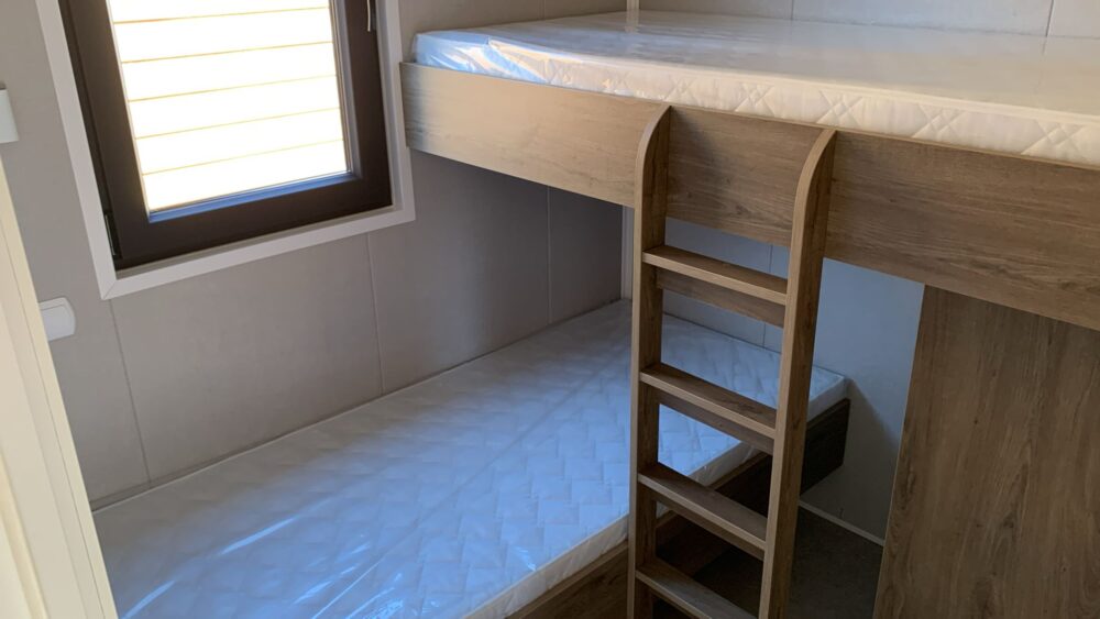 Renesse 950-2 – Casa Mobile Compatta e Funzionale per Uso Abitativo
