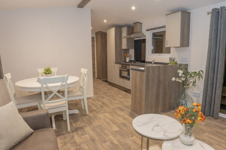 Casa Mobile Nebraska 950-2 – Chalet Prefabbricato Compatto Ideale per le Vacanze