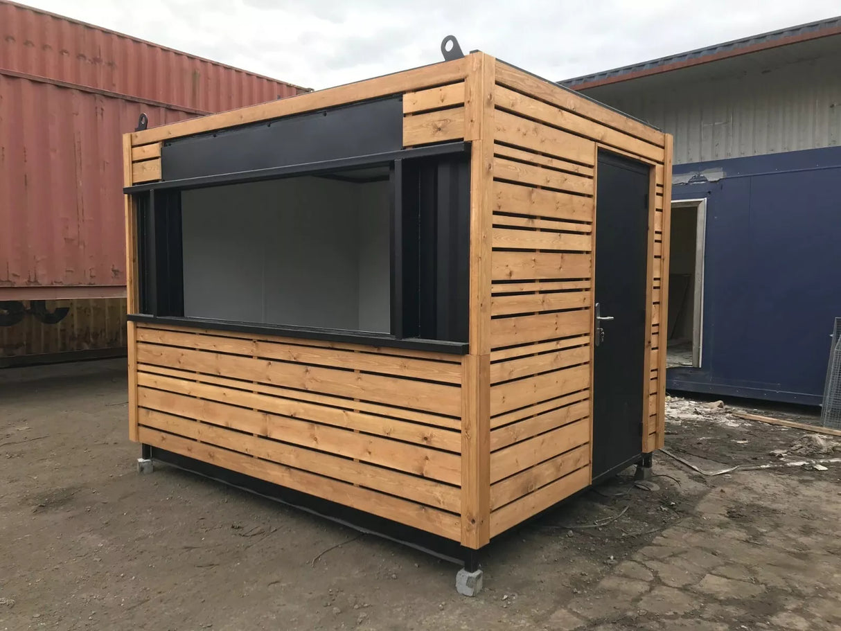 Chiosco Bar Modulare in Legno da 10' – Compatto ed Elegante