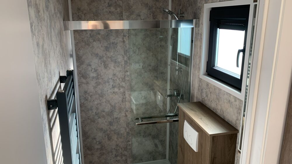 Renesse 950-2 – Casa Mobile Compatta e Funzionale per Uso Abitativo